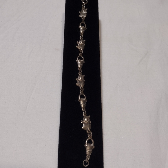 Designer Collection Antique Silver Toned Pig and Food Bucket Bracelet - Picture 3 of 10